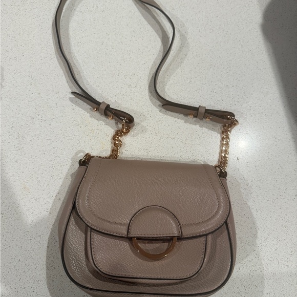 H&M Tan Shoulder Bag with Chain Strap and Saddle Shape - Picture 1 of 5
